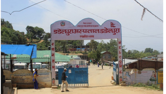 सिडिओको धम्की पछि विदामा बसेका डडेल्धुराका डाक्टरलाई काठमाडौं बोलाइयो