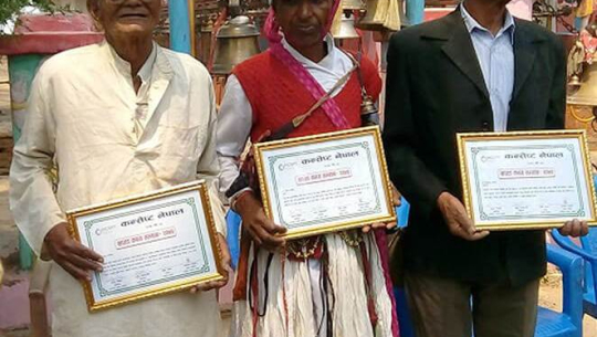डोटीमा तीन जना श्रष्टा सम्मानित
