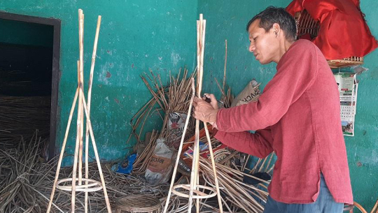 Badhuram Chaudhary earns Rs 70,000 monthly by selling Rattan products