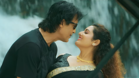 गोपालको ’जुनमा हेरूँ तिमीलाई’मा राजेश हमाल (भिडियोसहित)