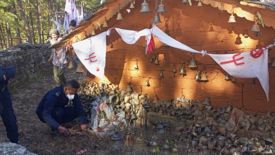 बैतडीको केदार मन्दिरमा सरसफाइ