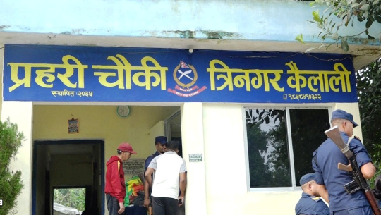 धनगढीमा तस्करीको सामान बिक्री गर्ने प्रहरी हवल्दारलाई कारबाही