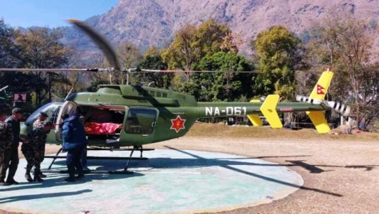 दार्चुलामा पहिरोमा पुरिएका स्काभेटर अपरेटरको हवाई उद्धार