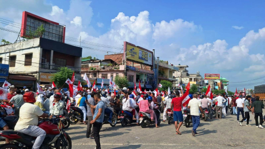 धनगढीमा नेपाली काँग्रेस र एमालेको शक्ति प्रदर्शन