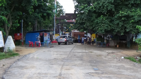 निर्वाचनको माहोलबीच कैलाली नाकाबाट आवतजावत बढ्दो