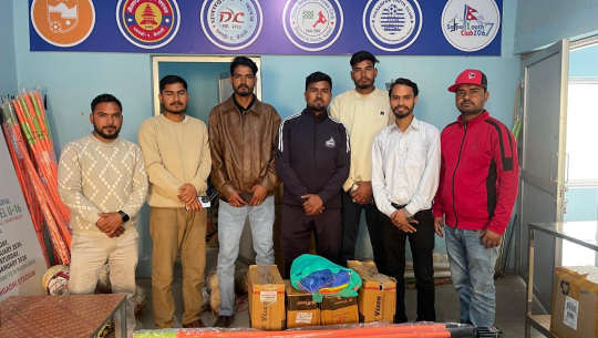 कैलालीको चुरेमा ग्रासरुट फुटबलका लागि खेल सामग्री हस्तान्तरण