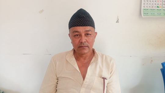 धनगढी ८ क्याम्पस रोडका जनक बहादुर धामीले गरे कपडा सहयोग