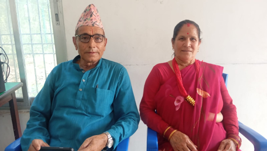 धनगढी ४ बोराडाँडीका अवस्थी दम्पतिले गरे कपडा सहयोग