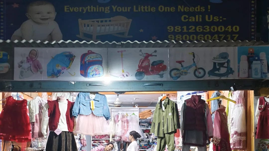 धनगढीकी पुजा पाण्डेयले गरिन् कपडा बैंकलाइ सहयोग