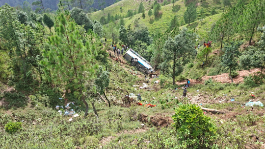 तस्विरः पत्रकार कृष्ण विष्ट