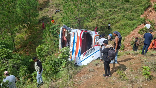 तस्विरः पत्रकार कृष्ण विष्ट