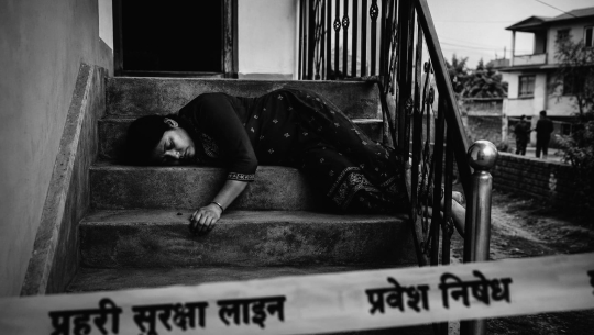 कैलालीमा आफ्नै घरको सिँढीमा ३५ वर्षीया महिला मृत फेला