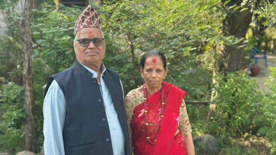 गोदावरी १ बिजौराका ओझा दम्पतिले गरे कपडा सहयोग