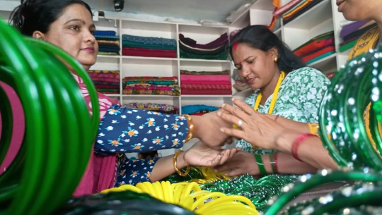 साउनको स्वागतमा हरियो रौनक: आस्था, परम्परा र सौन्दर्यमा सजिँदै महिला