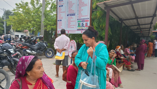 सेती अस्पतालमा सेवाग्राहीको गुनासो : ‘डाक्टरको रुखो व्यवहार र अव्यवस्थित सेवाले दिनभरि भौतारिनुपर्‍यो’