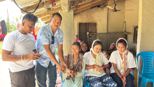 रसुवा बाढीपीडित कञ्चनपुरका चार परिवारलाई राना युथ क्लबको राहत सहयोग