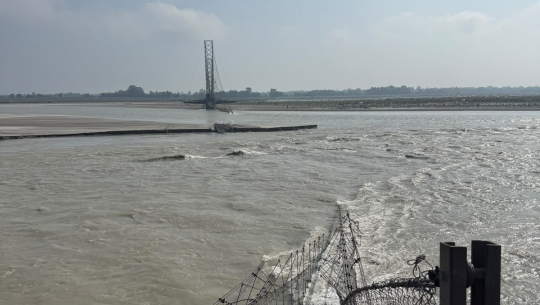 सुदूरको चिनारीमै संकट, यसरी महाकालीमा खस्यो दोधाराचाँदनी झोलुङ्गे पुल