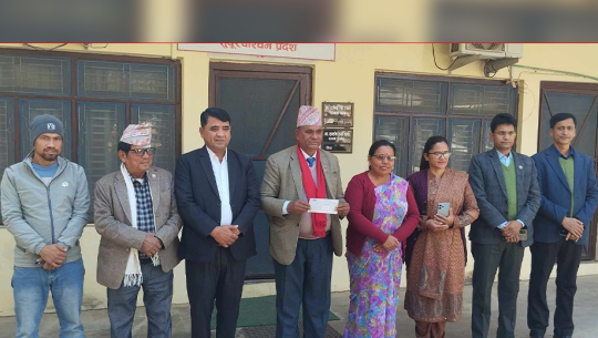 एमाले सुदूरपश्चिमका ९ जना सांसदले गरे भूकम्प पीडितलाई आर्थिक सहयोग