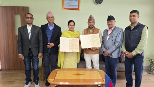 अत्तरियाको दुर्गालक्ष्मी मावि र एलआरआईबीच शैक्षिक सहकार्य, विद्यालयलाई बस सहयोग