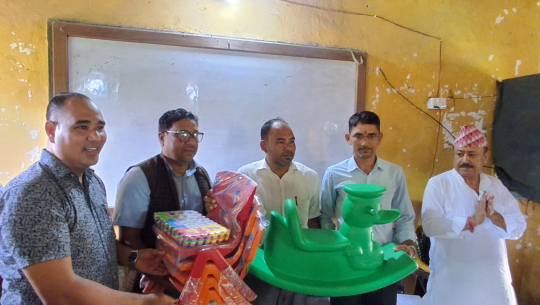 धनगढी–१८ को चन्द्रोदय माविलाई शैक्षिक सामग्री हस्तान्तरण, नगर प्रमुखको असन्तुष्टि र चेतावनी