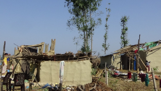 गैर आवासिय संघद्धारा धनगढीका हावाहुरी पिडितलाई राहात स्वरुप पाँच लाख हस्तान्तरण