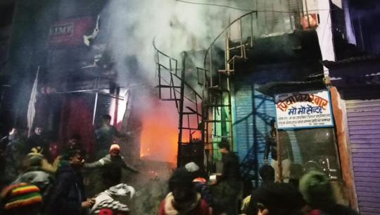 आगलागी हुँदा लाखौको क्षती