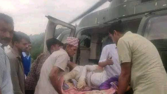 ग्यास लिक भएर गम्भीर घाइते भएका ठगुन्नालाई थप उपचारका काठमाडौं लगियो