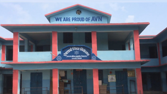 धनगढीको ऐश्वर्य विद्या निकेतनमा प्रकाशन गृहले दिने लाखौँ रकम व्यक्तिको खल्तीमा