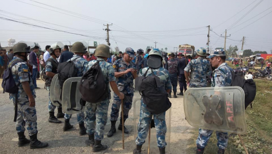 Roadblock in Boinia as two children die in a bus accident