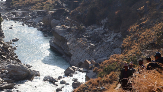 नदीमा जिप खस्दा तीन जनाको मृत्यु