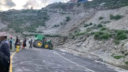 कालीकोटमा ट्र्याक्टर दुर्घटनाः चालकसहित चार जनाको मृत्यु