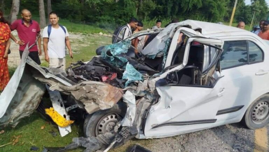 कञ्चनपुरमा ट्रक र भारतीय कार एक आपसमा ठोक्किँदा दुर्घटना