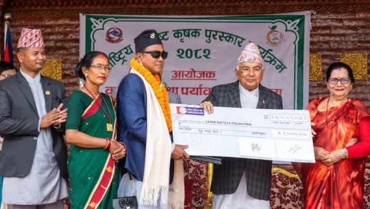 विदेशबाट फर्किपछि विजयकुमार चौधरी बने उत्कृष्ट कृषक