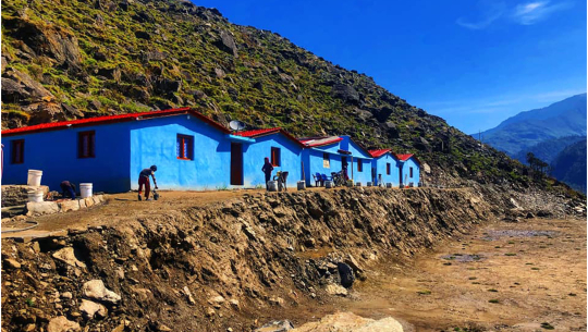 अनाथ आश्रम उद्धघाटनका लागि महानायक हमाल सहितको टोली बाजुरा तर्फ