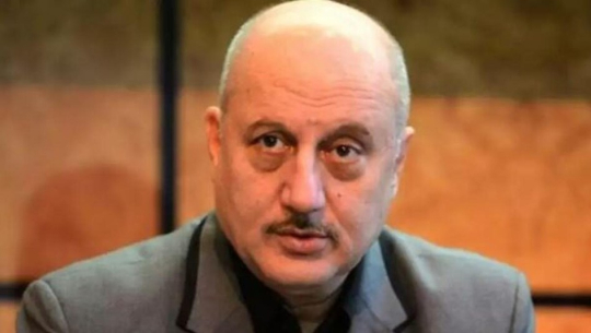 अनुपम खेरका ट्विटरमा ८० हजार फलोअर्स घटे