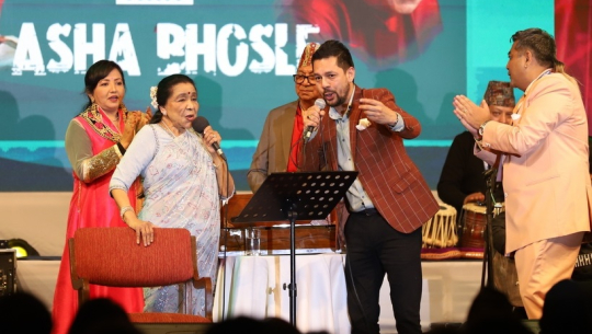 भारतीय गायिका आशा भोस्लेको नेपाली गीतमा झुमे दर्शक