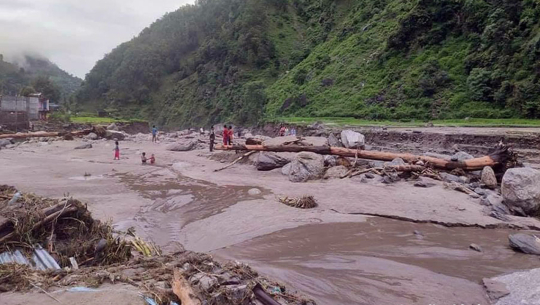 अछाम: सुतेको कोठाबाट भागेर ज्यान जोगियो