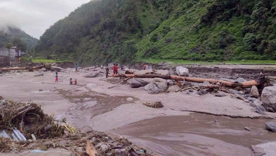 अछामका बाढी पीडितका पीडाः आश्वासन आए, राहत आएन
