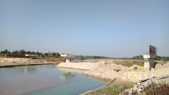 धनगढी राजघाट जोड्ने मोहना नदीको पुल पाँच बर्ष हुँदा पनि नबन्ने संकेत