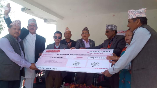 बझाङका वडाध्यक्षले विद्यालयलाई दिए पारिश्रमिक बापतको १५ लाख