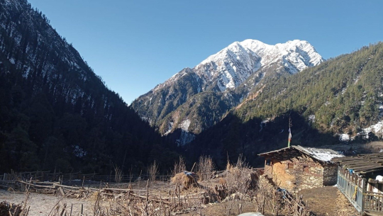 बाजुराको गुम्बा गाउँ अझै सडक, टेलिफोन र विद्युत् सुविधाबाट वञ्चित