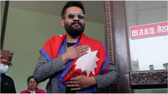 बालेनको समर्थनमा  ‘लौरी टेकौँला’ बोलको गीत सार्वजनिक