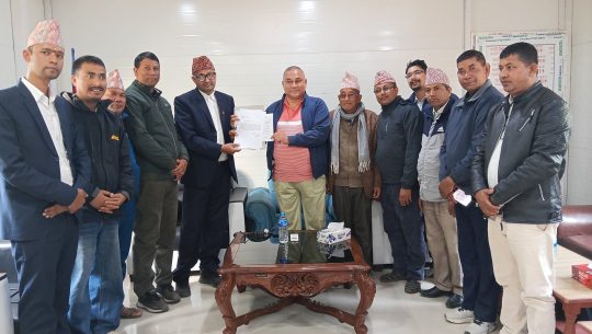 वन व्यवस्थापन सुधारका लागि २५ बुँदे प्रतिवेदन मुख्यमन्त्री शाहलाई बुझाइयो