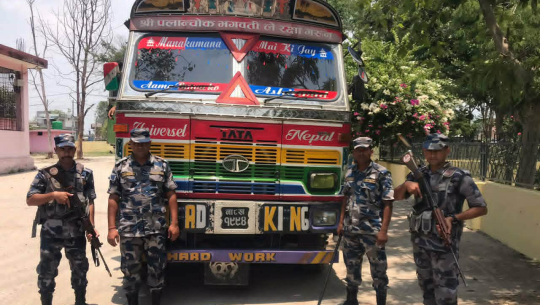 कञ्चनपुरमा ६३ लाख बढी मूल्यको ट्रकसहित तरबुजाको बीउ बरामद 
