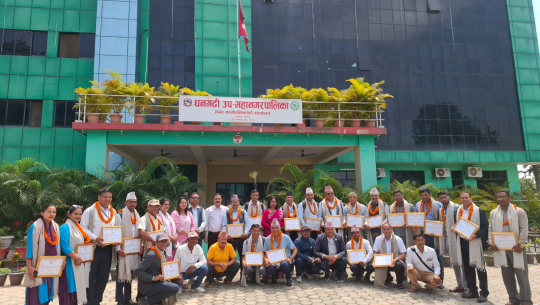 धनगढी उपमहानगरपालिकाद्वारा कक्षा ८ को परीक्षामा उत्कृष्ठ नतिजा ल्याउने निजी विद्यालय सम्मानित