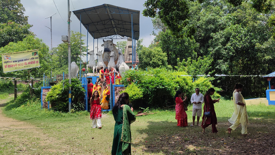 ‘नेपाल आमा’को मूर्ति निर्माण सुरु भएपछि भम्केनी धाममा बढे पर्यटक