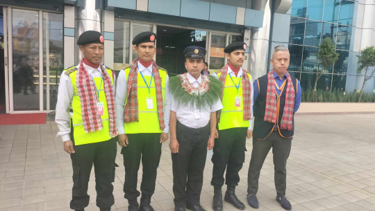 भाटभटेनीमा बहादुरी देखाउने सुरक्षागार्ड दुलप्रसाद पराजुली पुरस्कृत, नगद र पाँच ग्रेड बढुवा