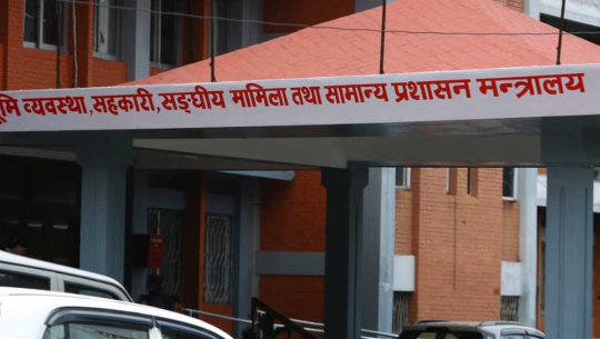 नदी किनार र जोखिमयुक्त स्थानमा रहेका बस्ती सार्ने कानुन बनाउँदै सरकार 