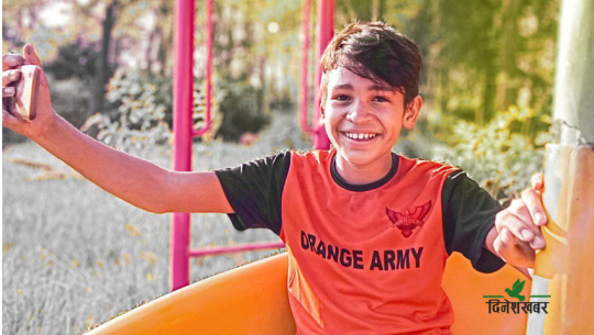 कञ्चनपुरका १४ वर्षीय युट्युबर, जाे १ लाख बढी सस्क्राइबर पुगाएर कमाई गर्दैछन्