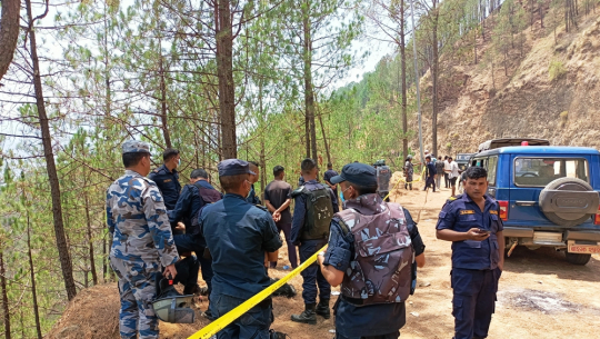 अछाममा किशोर मृत फेला प्रकरणः मध्यपहाडी लोकमार्ग बन्द, स्थानीय आन्दोलित